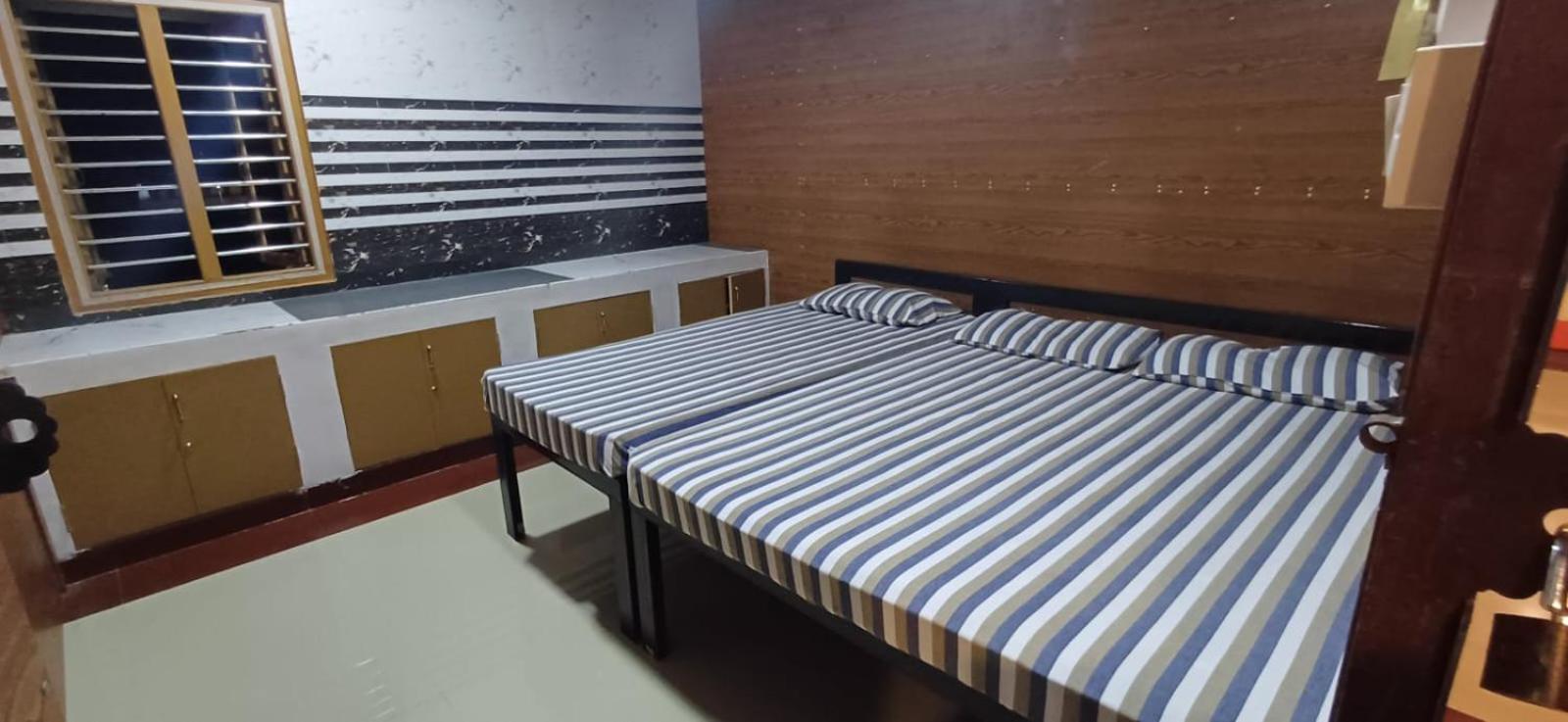 Hotel Sri Balaji Lodging Tiruchchendūr Pokoj fotografie